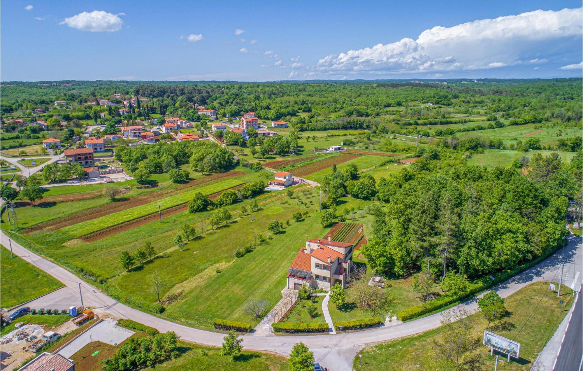 2 Bedroom Awesome Apartment In Barban Esterno foto
